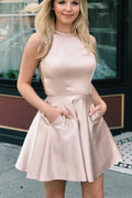 Vestido corto de fiesta azul marino de corte A con espalda con cuentas PD328