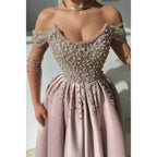 Vestido de fiesta de noche con escote en A, hombros descubiertos, bordado con cuentas y abertura lateral. 