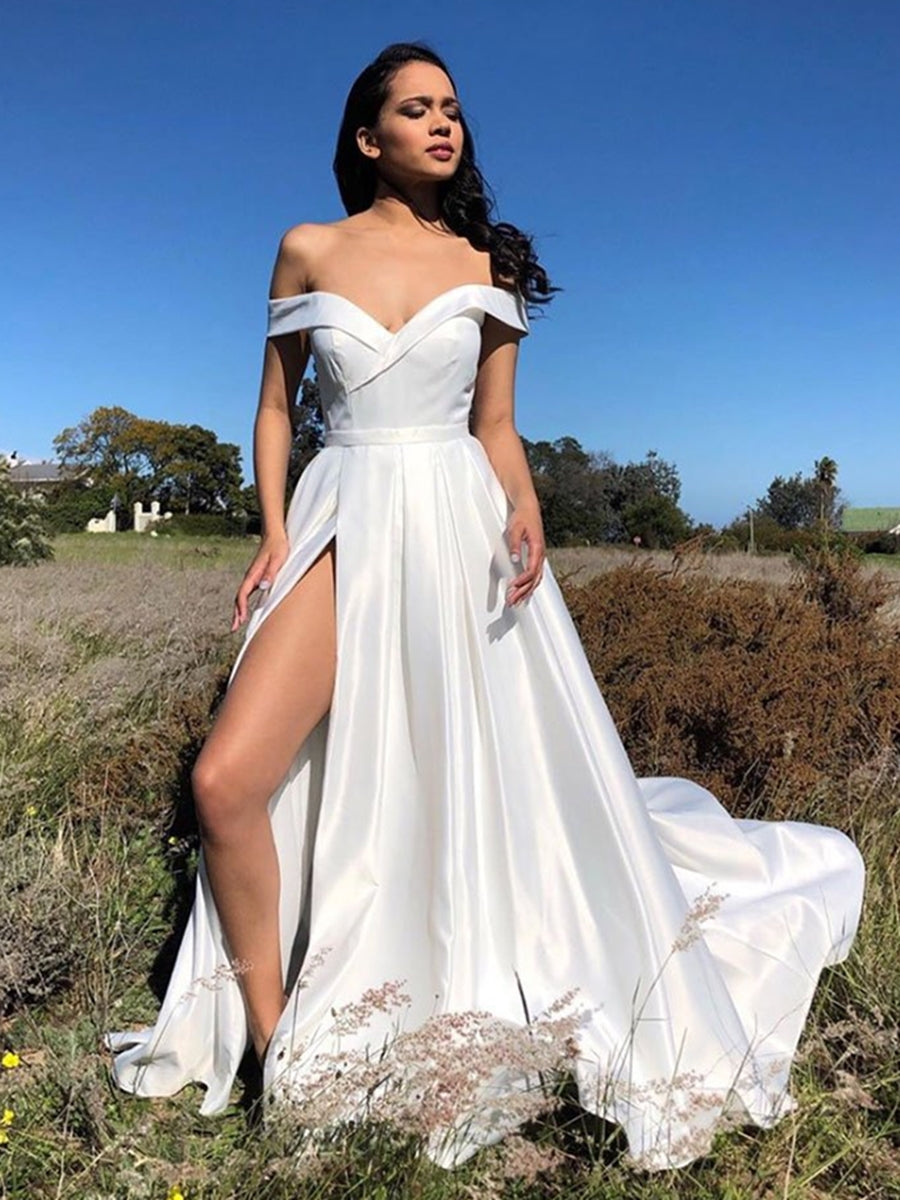 Vestidos largos de fiesta blancos de satén con hombros descubiertos y corte en A, con abertura alta.