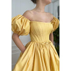 Vestido de fiesta formal de noche, corte en A, hombros descubiertos, satén plisado, mangas cortas