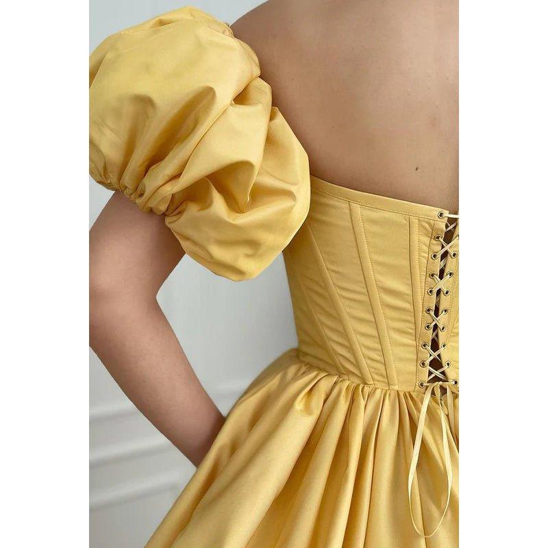 Vestido de fiesta formal de noche, corte en A, hombros descubiertos, satén plisado, mangas cortas