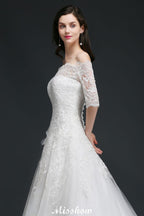 Vestidos de novia de tul con corte en A, hombros descubiertos, cola de corte y botones