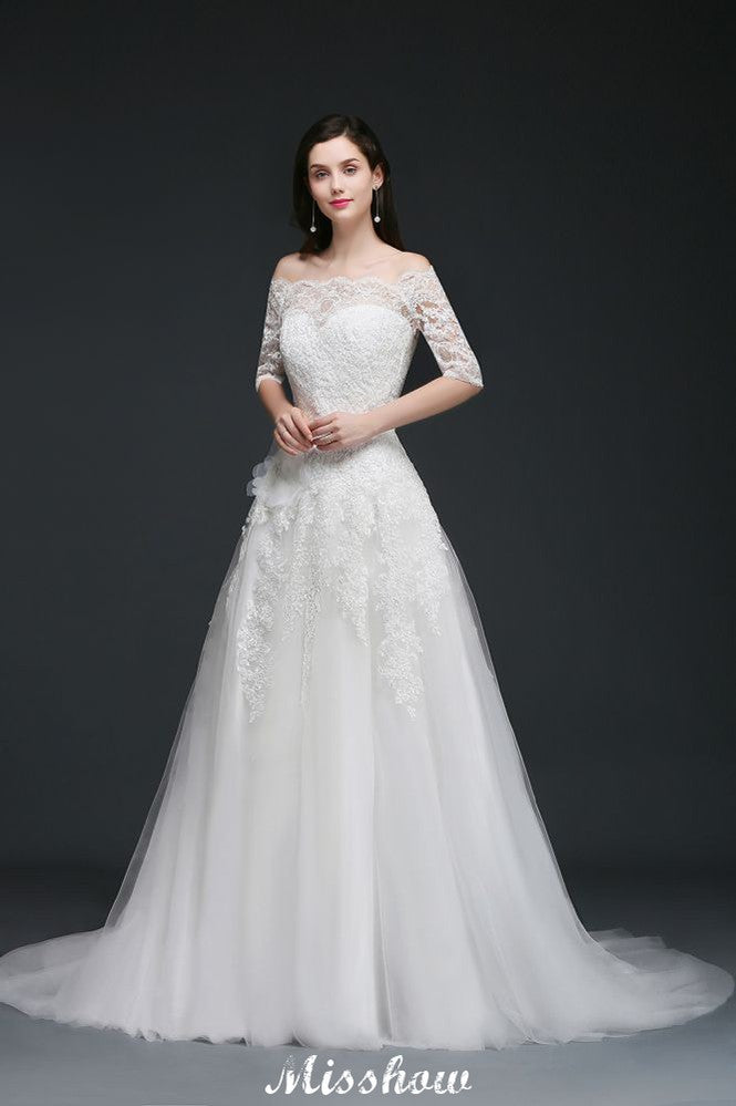 Vestidos de novia de tul con corte en A, hombros descubiertos, cola de corte y botones