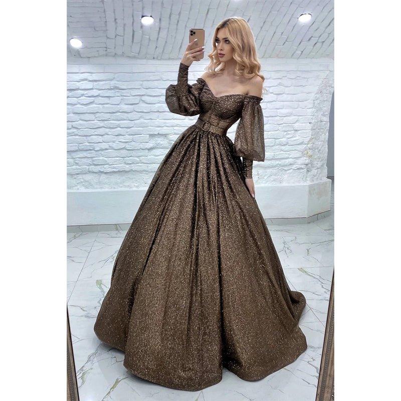 Vestido de fiesta de corte A, hombros descubiertos, manga larga y brillo 