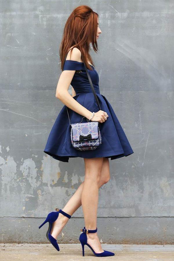 Vestido corto de satén azul marino sin mangas, corte en A, hombros descubiertos, para baile de bienvenida PD404