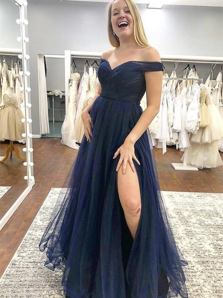 Vestido largo de noche de graduación, corte en A, tul con hombros descubiertos y abertura, ideal para ocasiones formales.