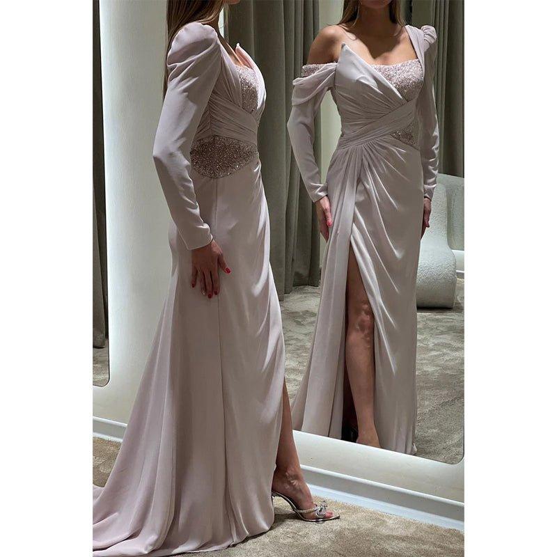 Vestido de noche formal de corte A, asimétrico, con mangas largas y cuentas. 