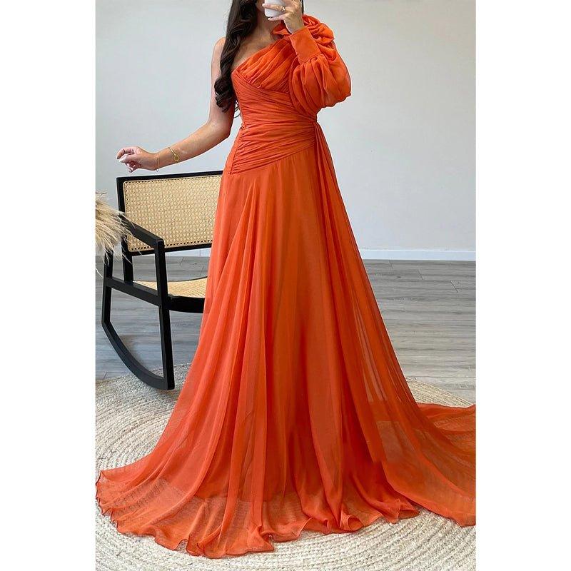 Vestido largo de fiesta de corte A, asimétrico, de gasa plisada, con un solo hombro y cola de barrido. 