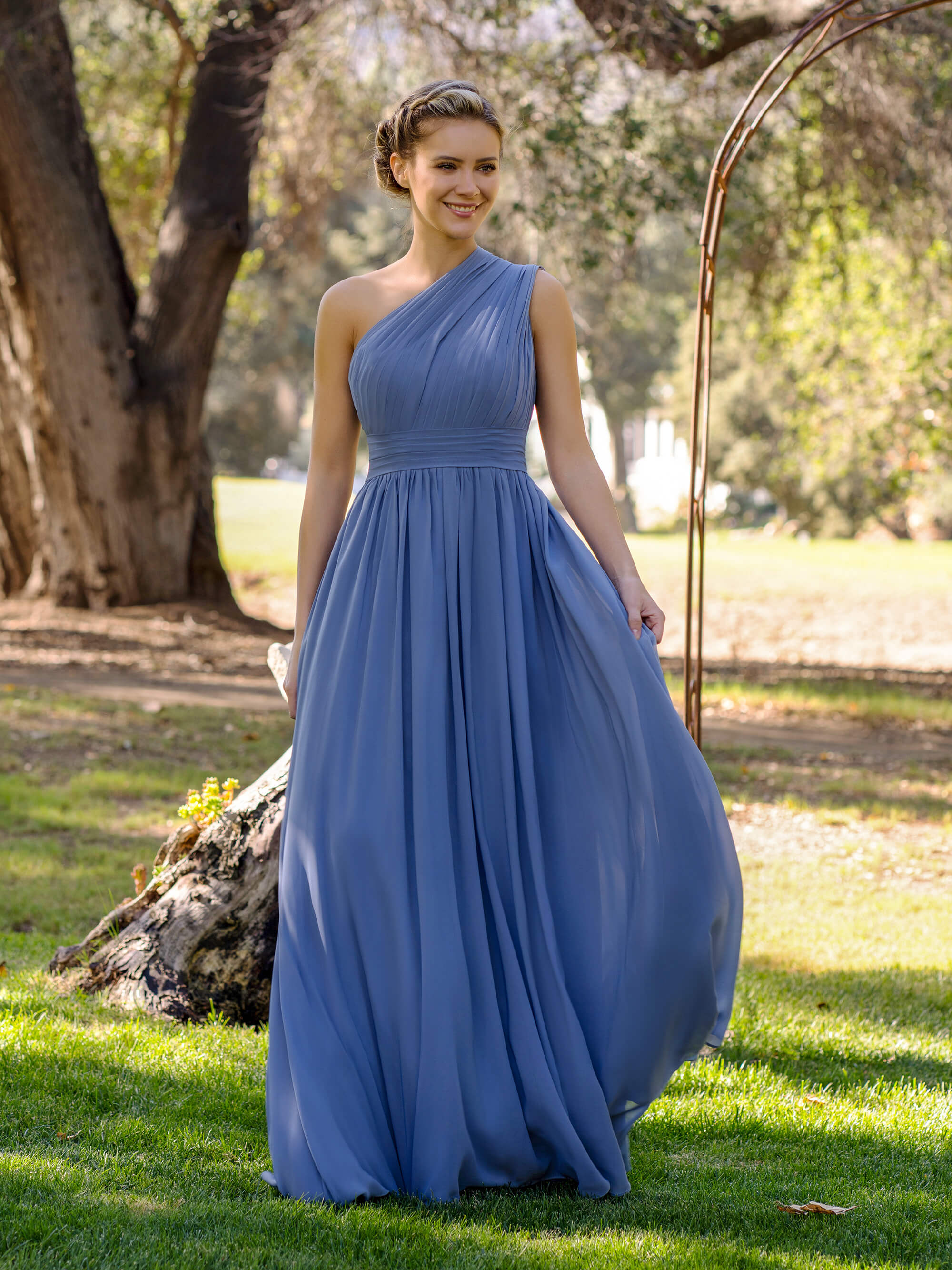 Vestido de dama de honor de gasa de corte A, un solo hombro y largo hasta el suelo