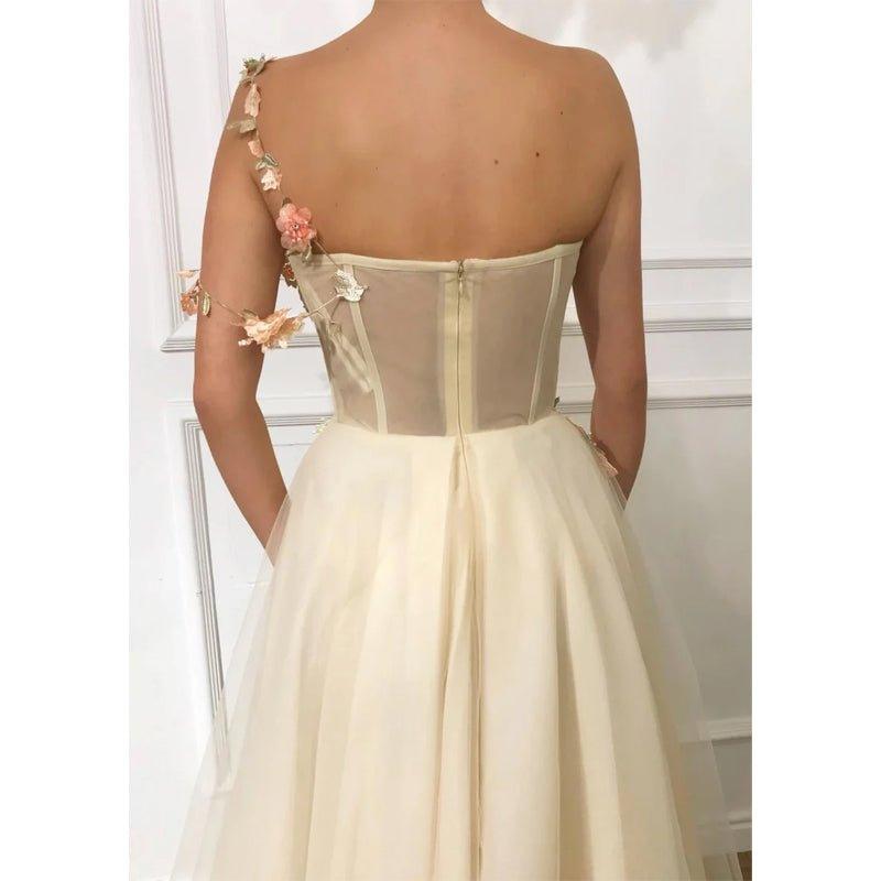 Vestido largo de fiesta de corte A con un solo hombro, apliques de tul y abertura