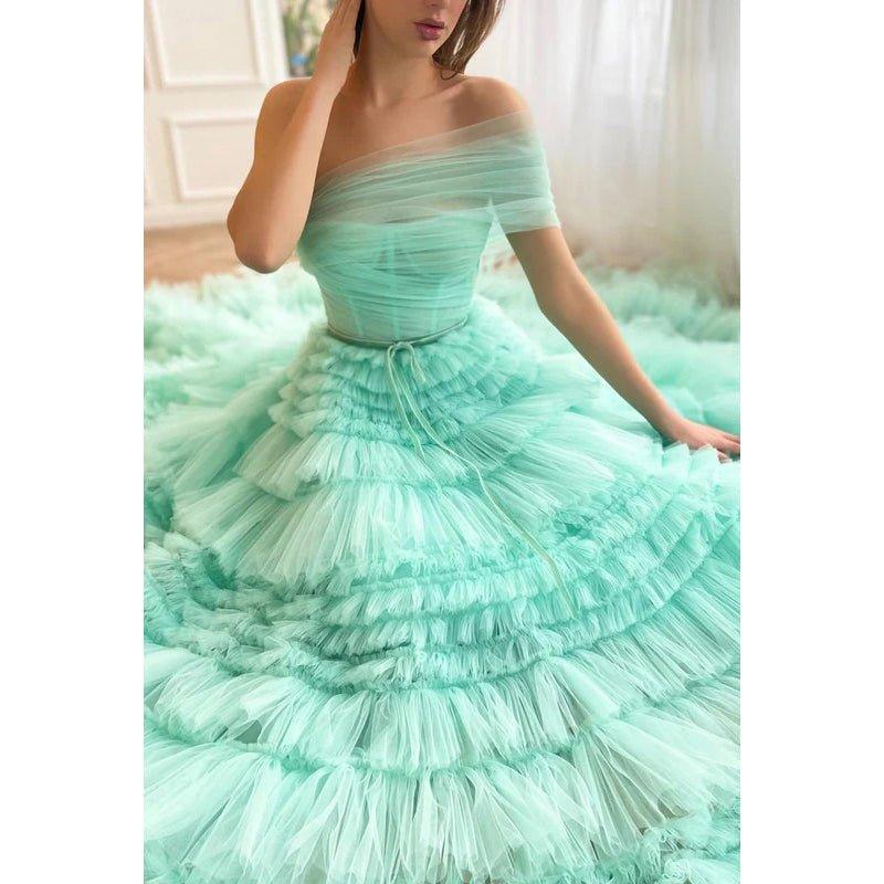 Vestido de graduación de corte A con un solo hombro, volantes de tul y cremallera