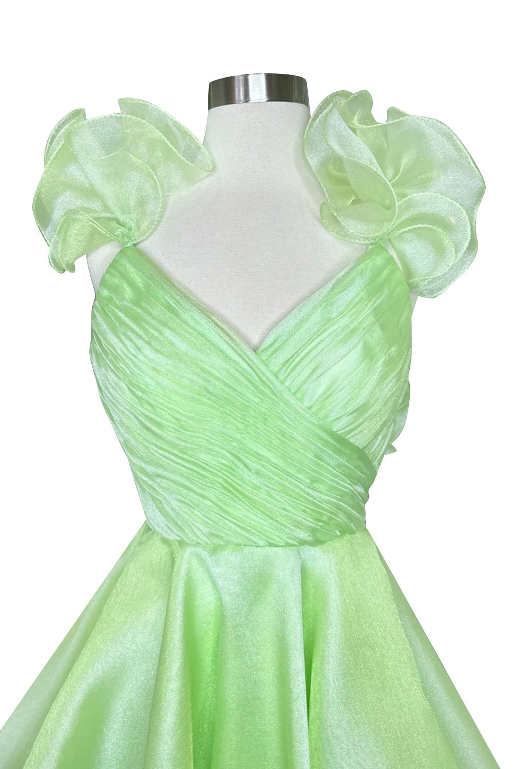 Vestido de fiesta de línea A de organza con escote en V