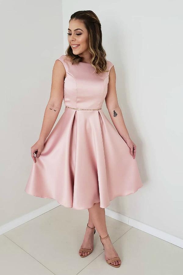 Vestido corto de fiesta rosa satinado de corte A con espalda descubierta