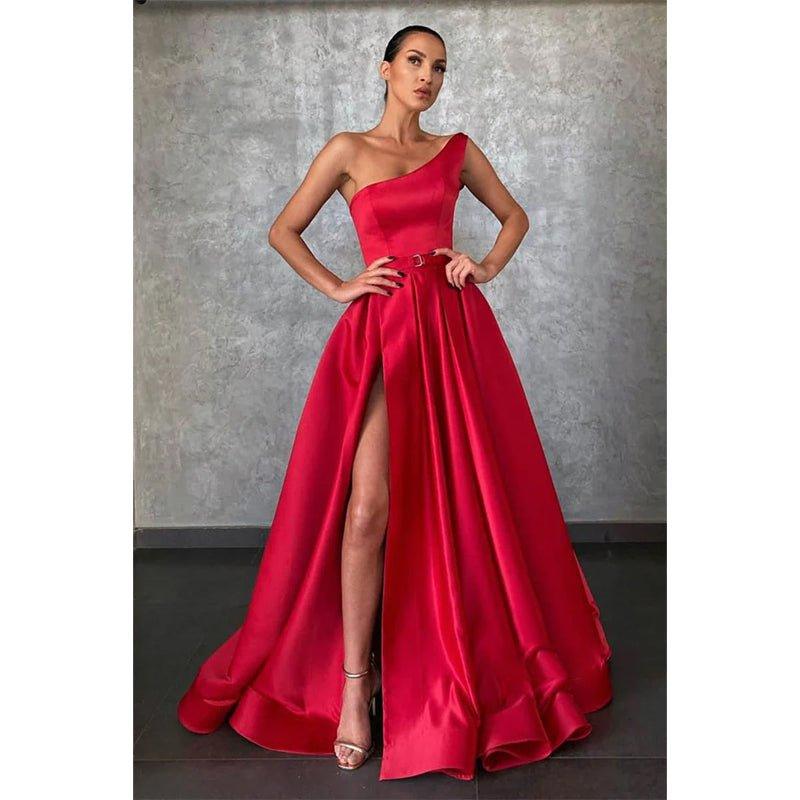 Vestido largo de fiesta rojo satinado de corte A, con un solo hombro, abertura alta y bolsillos. 