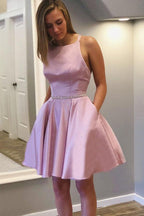 Vestido corto de fiesta de bienvenida, corte en A, cuello redondo, sin mangas, con tirantes y pedrería PD382