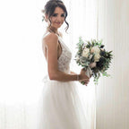 Vestido de novia de tul con encaje, corte en A, escote redondo y cola de barrido WD390
