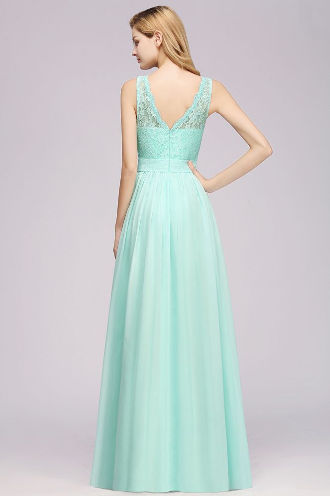Vestido de dama de honor corte A con volantes, encaje festoneado, sin mangas y largo hasta el suelo.