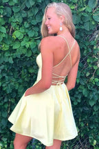 Vestido amarillo de satén corte en A, ajustado y acampanado, para baile de bienvenida, con bolsillos PD333
