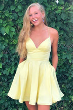 Vestido amarillo de satén corte en A, ajustado y acampanado, para baile de bienvenida, con bolsillos PD333
