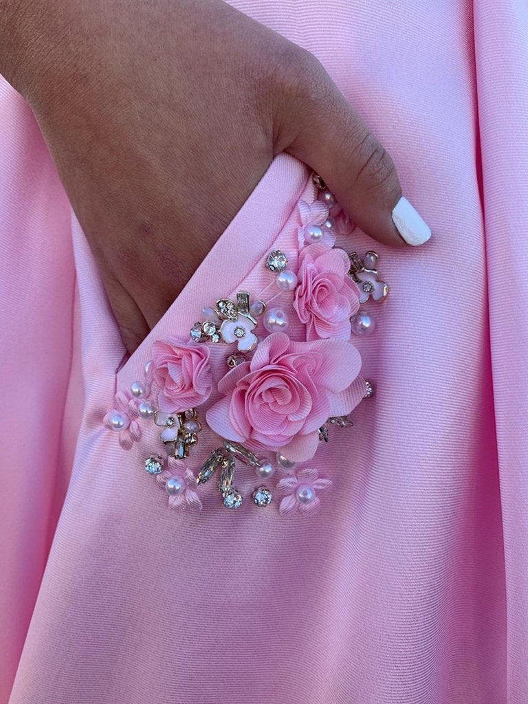 Vestidos largos de fiesta de satén con estampado floral, corte en A, con bolsillos, espalda descubierta, ideales para graduación o eventos formales.