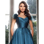Vestido largo de fiesta elegante, de satén, con pliegues, plumas y corte en A, con bolsillos. 