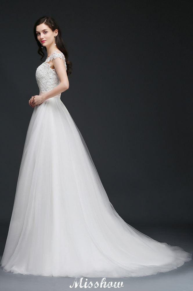 Vestidos de novia glamurosos de tul con corte en A, escote redondo y cola de corte, con fajín.