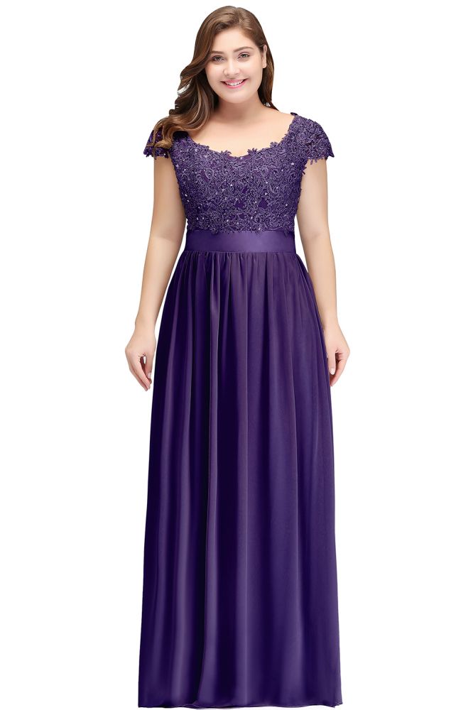Vestido de noche plateado de corte A, escote redondo, largo hasta el suelo, mangas cortas, apliques y fajín.