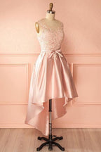 Vestido de fiesta rosa satinado con escote asimétrico y corte en A, con apliques, modelo PD120