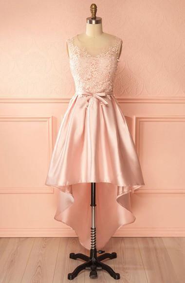 Vestido de fiesta rosa satinado con escote asimétrico y corte en A, con apliques, modelo PD120
