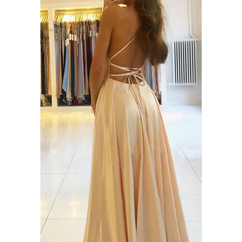 Vestido de fiesta largo sencillo, de satén elástico, corte en A, escote redondo y abertura alta.