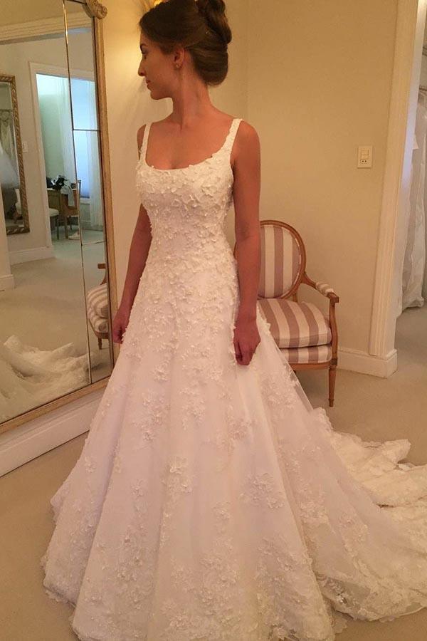 Robe de mariée sans manches à traîne et décolleté trapèze ornée d'appliques WD218