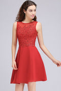Vestidos cortos de gasa roja de corte A para baile de bienvenida con apliques de encaje
