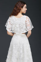 Vestido corto de encaje con cristales estilo línea A para baile de bienvenida