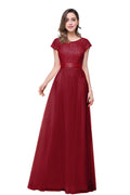 Vestidos de dama de honor de gasa de corte A, manga corta y fajín con lazo de cinta.