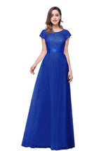 Vestidos de dama de honor de gasa de corte A, manga corta y fajín con lazo de cinta.