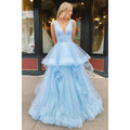 Vestido de gala de corte A, tul azul celeste con escote en V y lentejuelas. 