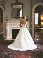 Robe de mariée en dentelle à fines bretelles et coupe trapèze, sans manches, WD049