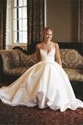 Robe de mariée en dentelle à fines bretelles et coupe trapèze, sans manches, WD049