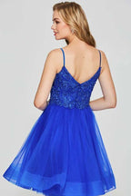 Vestido corto de fiesta de bienvenida PD045 con tirantes finos, apliques, cuentas y tul