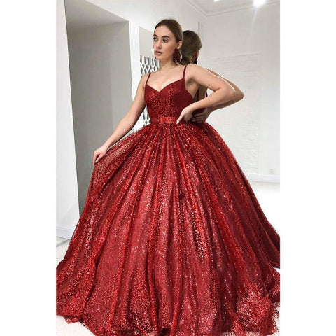 Vestido formal de corte A con tirantes finos y apliques 