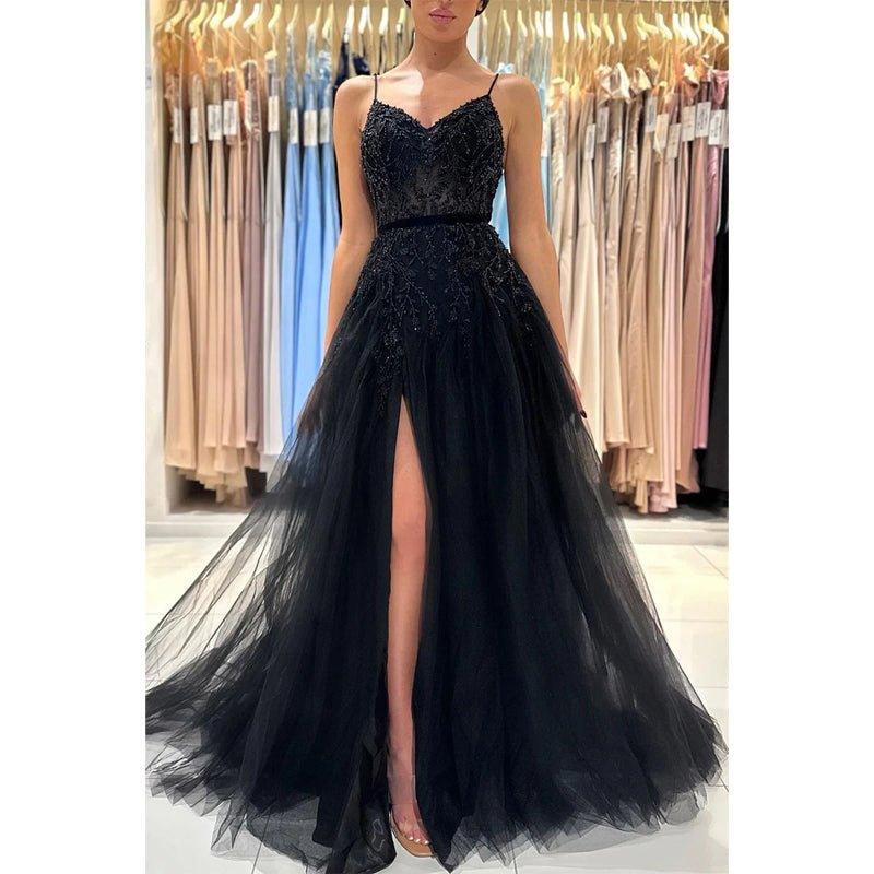 Vestido largo de fiesta negro de corte A con tirantes finos, cuentas y abertura lateral