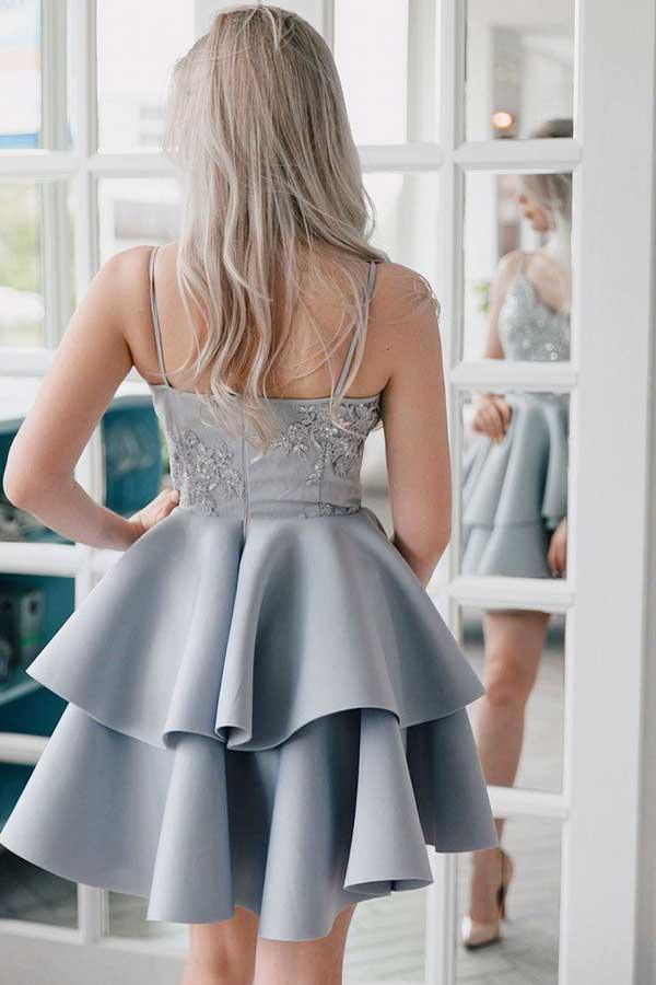 Vestido de fiesta gris satinado con tirantes finos y apliques, corte en A, PD027