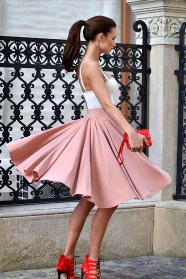 Vestido de fiesta de bienvenida color rosa pálido, corte en A, tirantes finos y largo hasta la rodilla con pliegues PD214