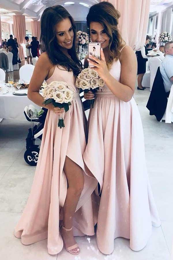 Vestido de dama de honor rosa satinado de corte en A con tirantes finos y escote pronunciado con abertura BD057