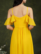 Robe de demoiselle d'honneur en mousseline de soie, coupe trapèze, bretelles spaghetti, épaules dénudées, volants et poches