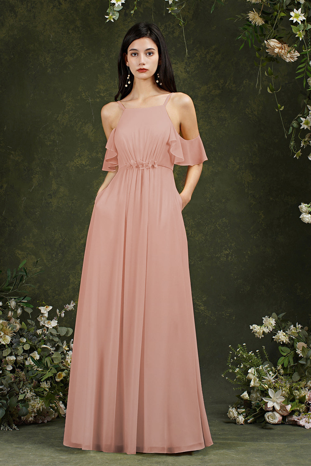 Robe de demoiselle d'honneur en mousseline de soie, coupe trapèze, bretelles spaghetti, épaules dénudées, volants et poches