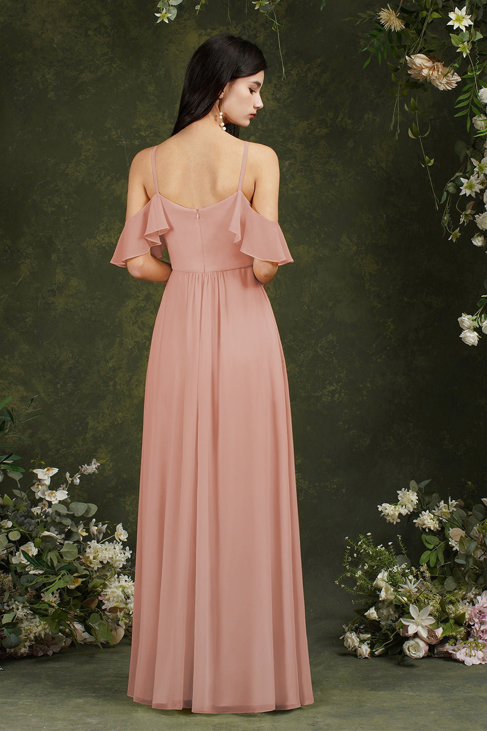 Robe de demoiselle d'honneur en mousseline de soie, coupe trapèze, bretelles spaghetti, épaules dénudées, volants et poches