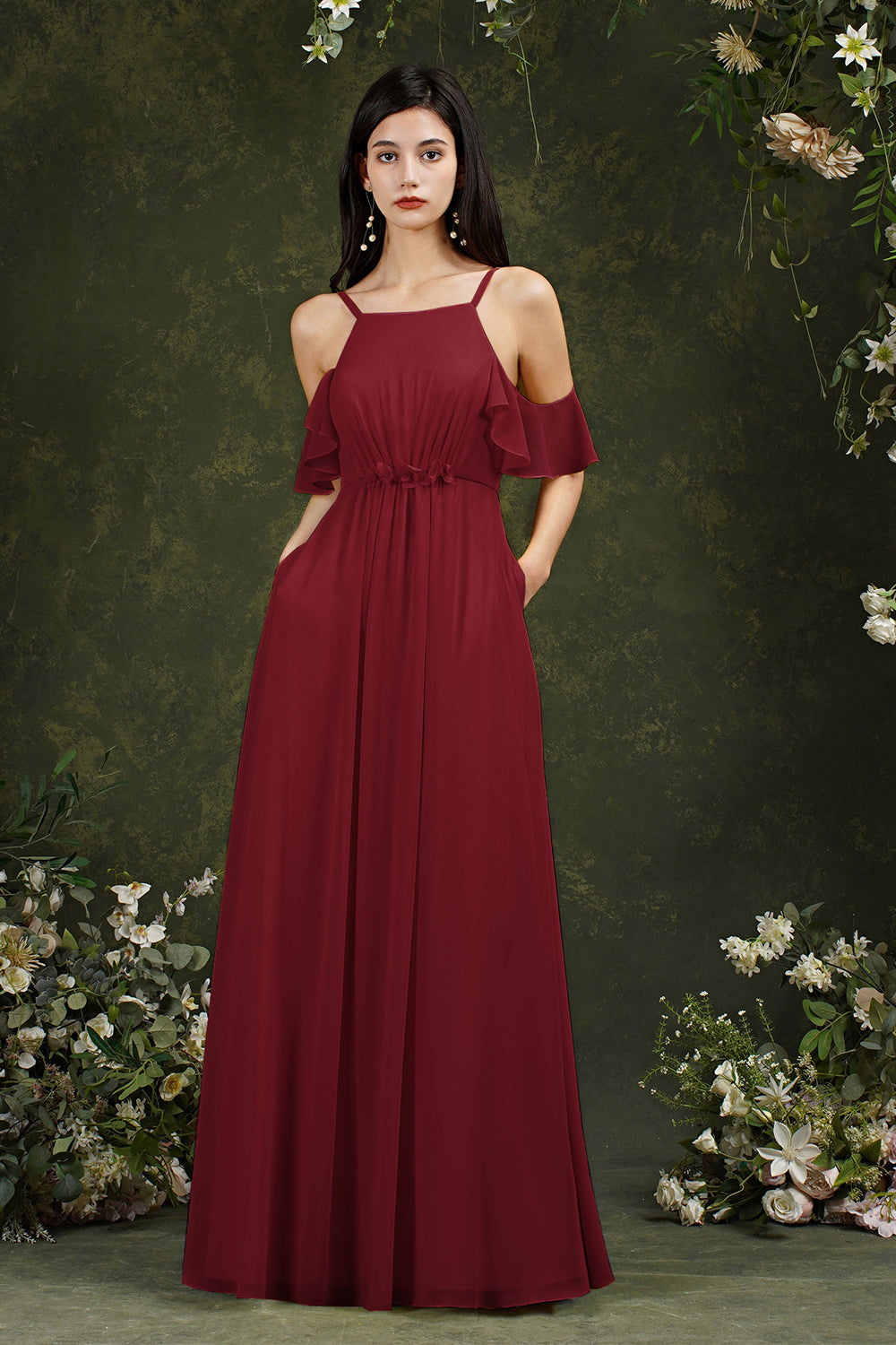 Robe de demoiselle d'honneur en mousseline de soie, coupe trapèze, bretelles spaghetti, épaules dénudées, volants et poches