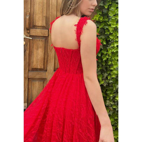 Vestido de noche formal rojo de encaje con tirantes finos, corte en A y abertura lateral 