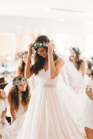 Vestido de novia de corte A, sin mangas, con tirantes finos y cola corta WD541